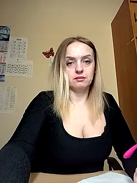 Snapshot of Ami_Foxy chatting on May 6, 5:44 am Ami Foxy online show from May 6, 5:44 am