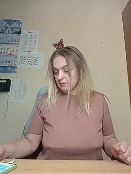 Snapshot of Ami_Foxy chatting on May 29, 5:35 am Ami Foxy online show from May 29, 5:35 am