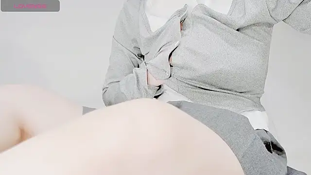 yaya babe online show from November 13, 3:27 pm