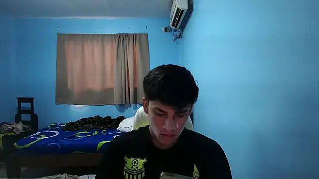 Snapshot of Jaket_lovers chatting on November 18, 6:33 pm Jaket lovers online show from November 18, 6:33 pm