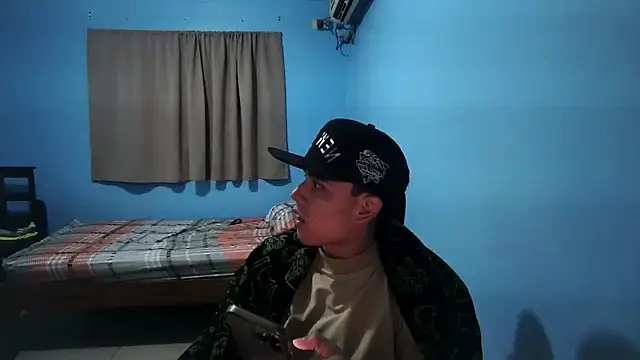 Snapshot of Jaket_lovers chatting on December 2, 11:06 pm Jaket lovers online show from December 2, 11:06 pm