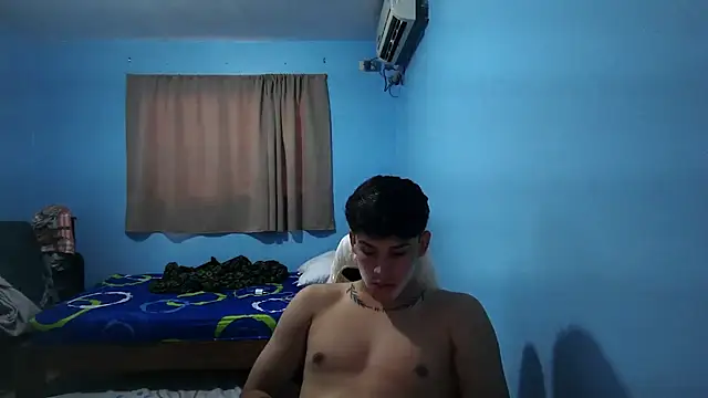 Snapshot of Jaket_lovers chatting on November 19, 9:04 pm Jaket lovers online show from November 19, 9:04 pm