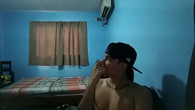 Snapshot of Jaket_lovers chatting on November 30, 6:19 pm Jaket lovers online show from November 30, 6:19 pm