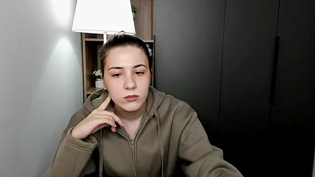 Snapshot of QueenieGitt chatting on March 14, 5:24 am QueenieGitt online show from March 14, 5:24 am