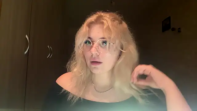 sunshinyflash online show from November 9, 6:23 pm