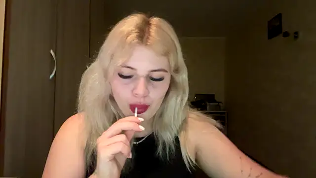 sunshinyflash online show from December 4, 7:02 pm