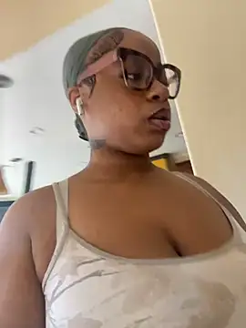 Snapshot of caramel__cremes chatting on October 27, 3:02 pm caramel  cremes online show from October 27, 3:02 pm