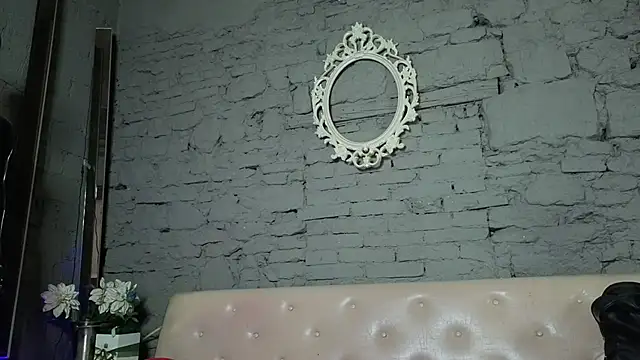 shygurl18 online show from November 6, 7:56 am