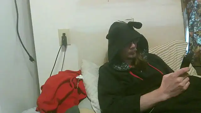 Snapshot of dandonn chatting on February 8, 1:53 pm dandonn online show from February 8, 1:53 pm