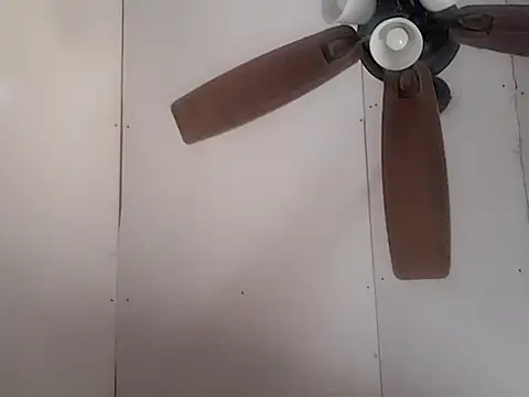 Snapshot of dandonn chatting on March 2, 10:13 pm dandonn online show from March 2, 10:13 pm