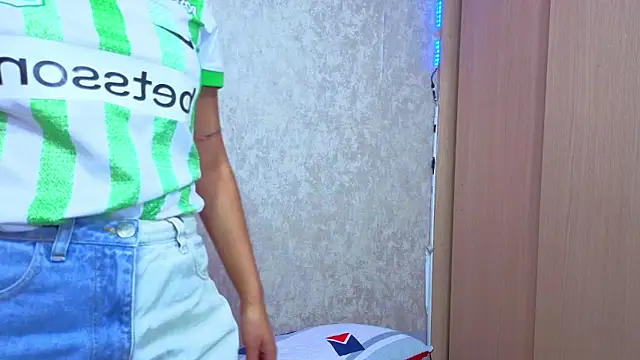 yulissa girls online show from April 12, 1:36 pm