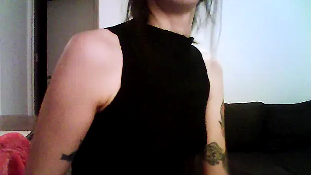 Snapshot of sweetsinxxx chatting on October 19, 12:24 am sweetsinxxx online show from October 19, 12:24 am