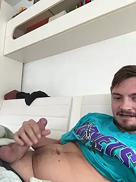 Snapshot of Mike69i chatting on September 14, 8:59 am Mike69i online show from September 14, 8:59 am