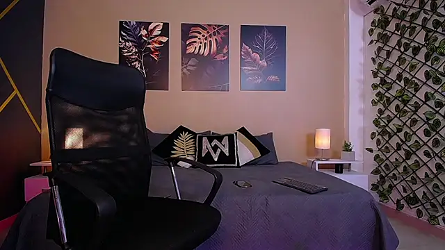 ChristopherBlack  online show from February 14, 1:22 pm