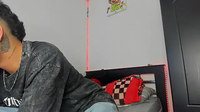 Mateo Escobar online show from November 1, 8:14 pm