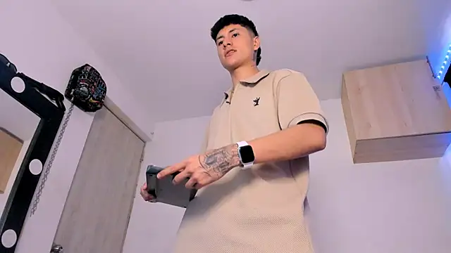 Mateo Escobar online show from September 15, 8:31 pm