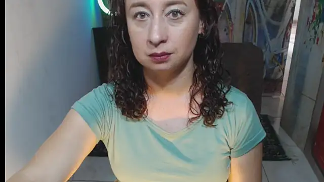 Milf Valeria online show from December 4, 5:23 pm