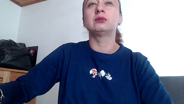 Snapshot of Milf_Valeria chatting on May 22, 5:44 pm Milf Valeria online show from May 22, 5:44 pm