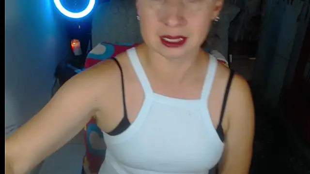 Milf Valeria online show from October 24, 3:11 pm