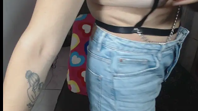 Milf Valeria online show from December 19, 6:10 pm