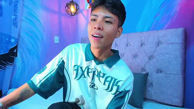 Snapshot of MaxiWildd chatting on May 30, 1:17 pm MaxiWildd online show from May 30, 1:17 pm
