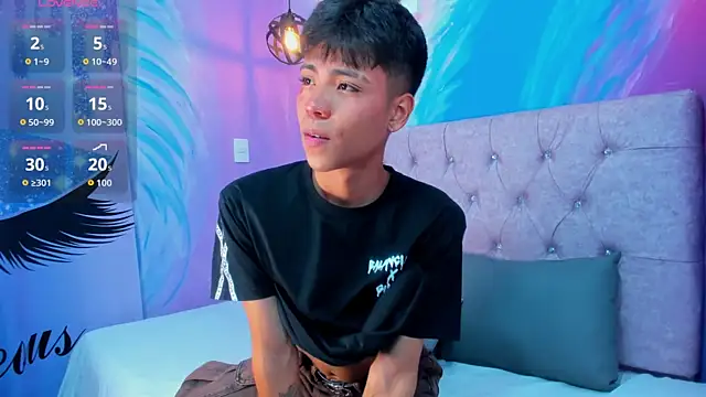 MaxiWildd online show from March 26, 1:09 pm