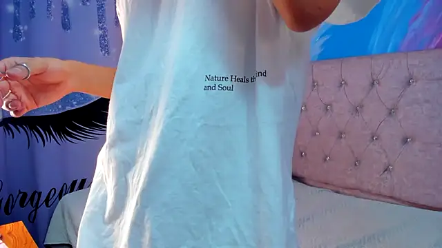 MaxiWildd online show from November 6, 1:04 pm