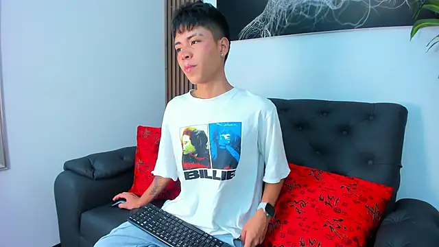 MaxiWildd online show from February 19, 12:35 pm