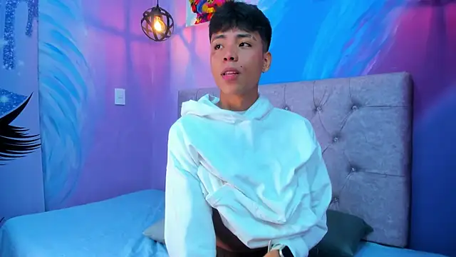 MaxiWildd online show from March 24, 1:00 pm