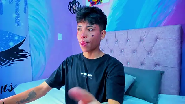 MaxiWildd online show from April 11, 1:15 pm