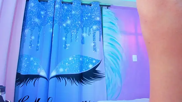 MaxiWildd online show from April 15, 1:15 pm