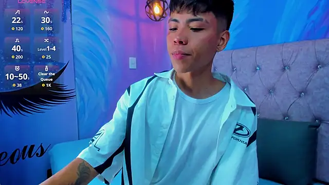 MaxiWildd online show from April 3, 1:17 pm