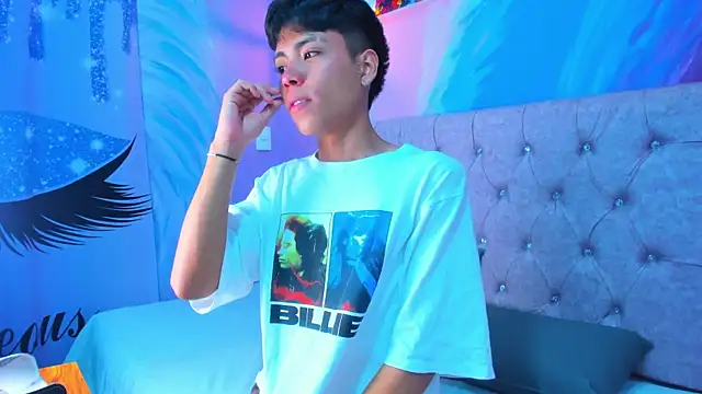 MaxiWildd online show from April 14, 1:27 pm