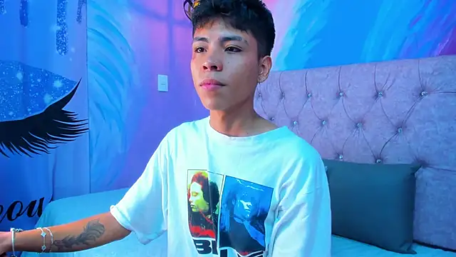 Snapshot of MaxiWildd chatting on May 29, 1:06 pm MaxiWildd online show from May 29, 1:06 pm