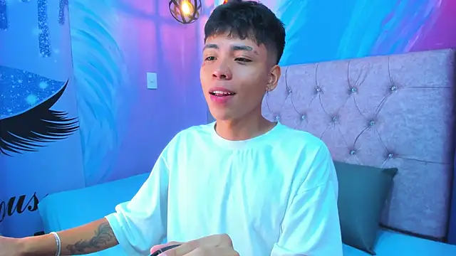 Snapshot of MaxiWildd chatting on May 20, 1:19 pm MaxiWildd online show from May 20, 1:19 pm