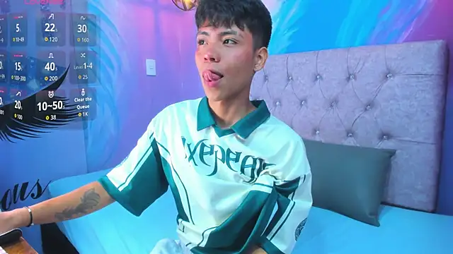 MaxiWildd online show from March 30, 6:42 pm