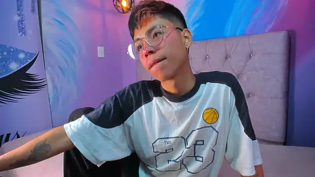 MaxiWildd online show from November 13, 1:04 pm