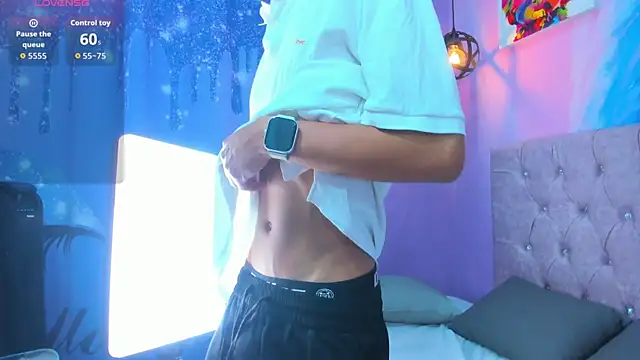 MaxiWildd online show from March 31, 1:13 pm