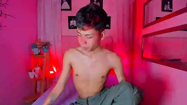 MaxiWildd online show from November 18, 1:03 pm