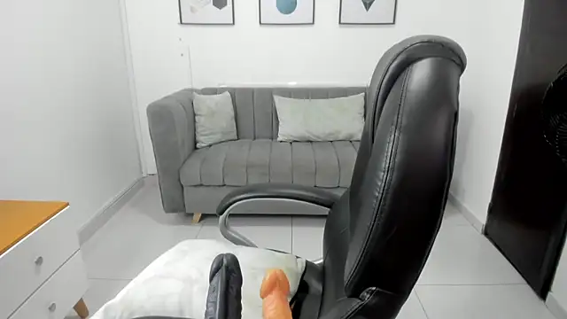 Snapshot of violettasweet__ chatting on October 27, 11:00 am violettasweet   online show from October 27, 11:00 am