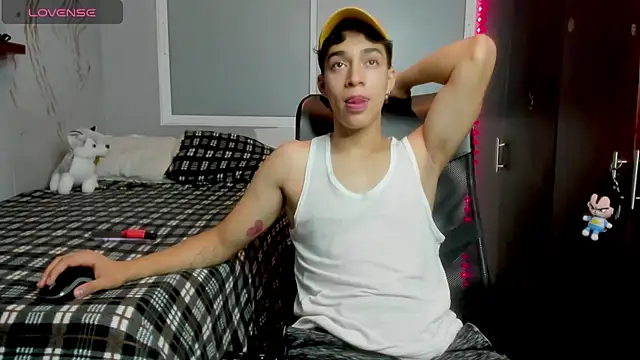 Snapshot of Noxx_starkK chatting on December 2, 12:11 am Noxx starkK online show from December 2, 12:11 am