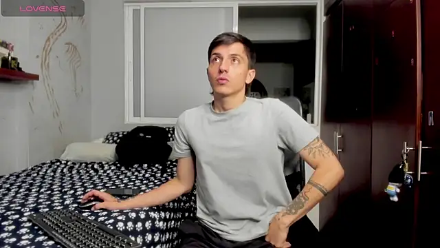 Snapshot of Noxx_starkK chatting on November 22, 1:48 am Noxx starkK online show from November 22, 1:48 am