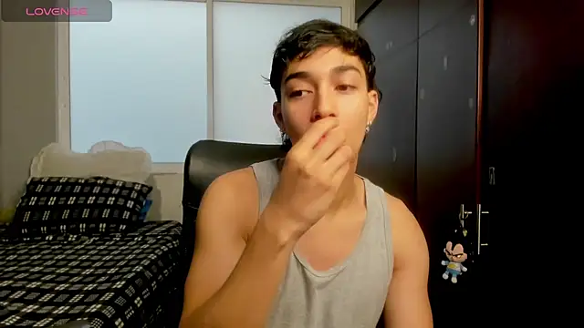 Snapshot of Noxx_starkK chatting on December 2, 8:21 pm Noxx starkK online show from December 2, 8:21 pm