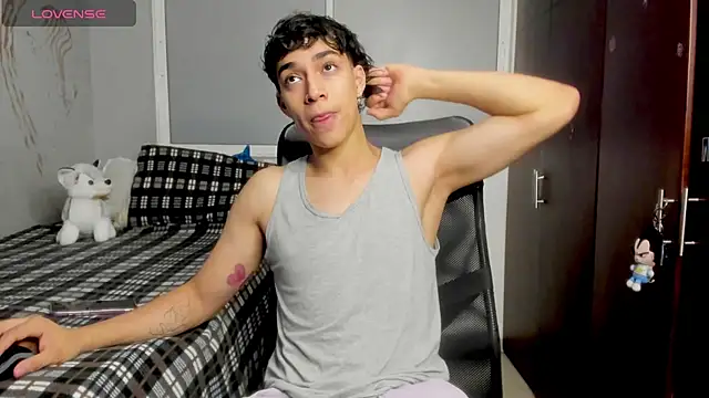 Snapshot of Noxx_starkK chatting on November 29, 10:54 pm Noxx starkK online show from November 29, 10:54 pm