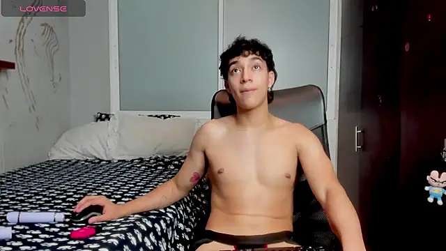 Snapshot of Noxx_starkK chatting on December 13, 8:04 pm Noxx starkK online show from December 13, 8:04 pm