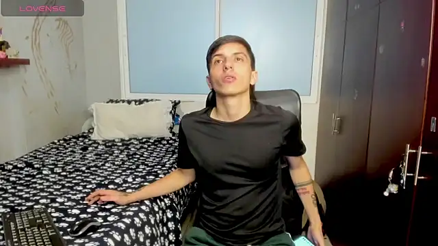 Snapshot of Noxx_starkK chatting on November 22, 11:14 pm Noxx starkK online show from November 22, 11:14 pm