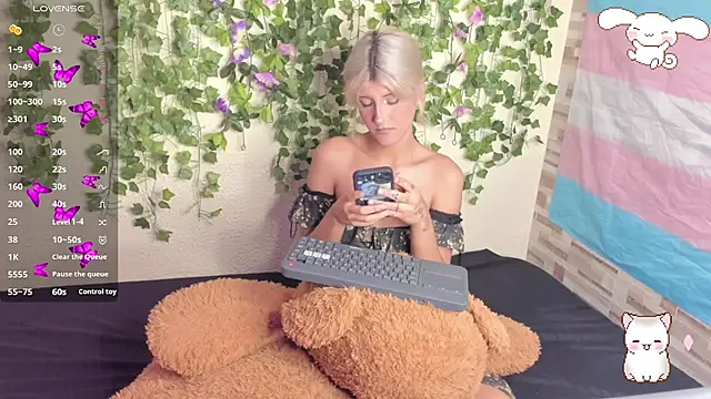 Amy Moonlight online show from April 4, 8:48 pm