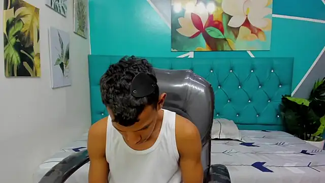 Snapshot of Rory_castro chatting on October 31, 10:49 pm Rory castro online show from October 31, 10:49 pm