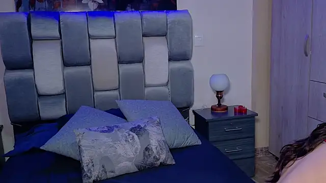 saramikaelson online show from October 11, 7:48 pm