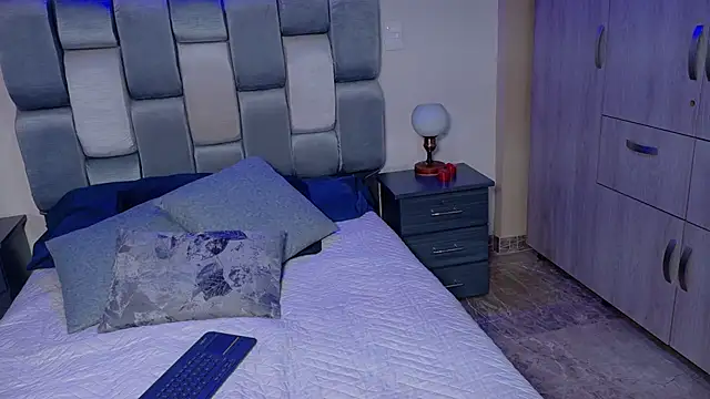 saramikaelson online show from October 6, 9:15 pm